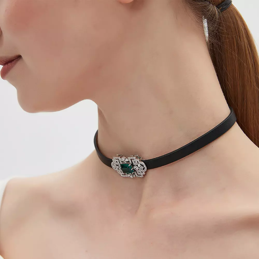 S925 Sterling Silver Faux Emerald Cowhide Collar Celebrity Accessory