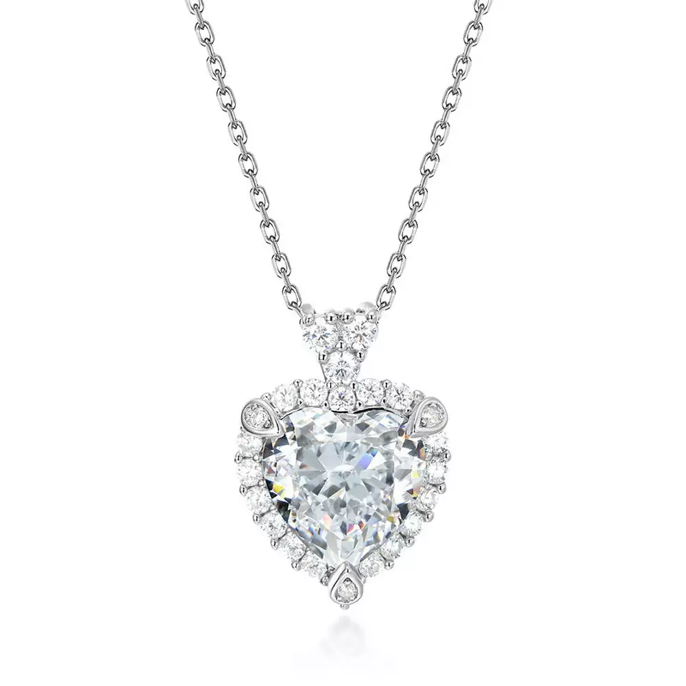 S925 Silver Pendant Necklace with Heart Shaped High Carbon Diamonds