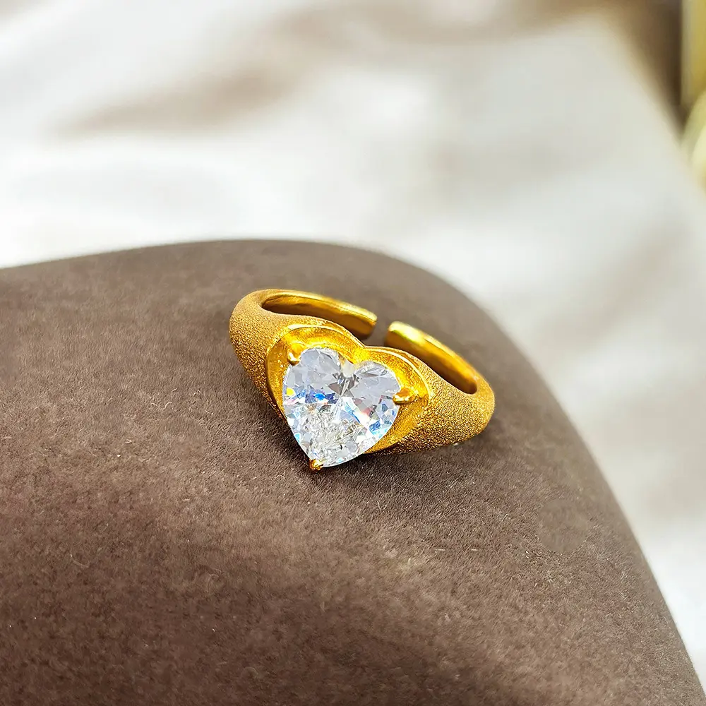 Heart Zirconia French Vintage Gold Brushed Heart Ring