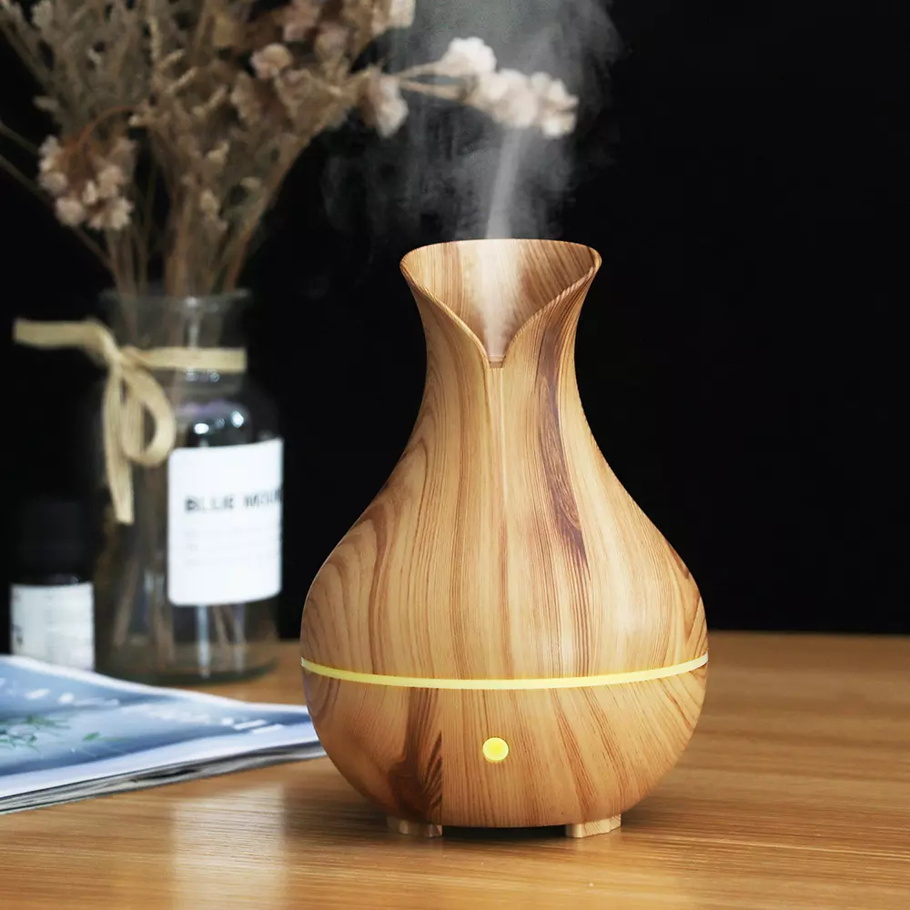 Light woodgrain vase type aromatherapy diffuser