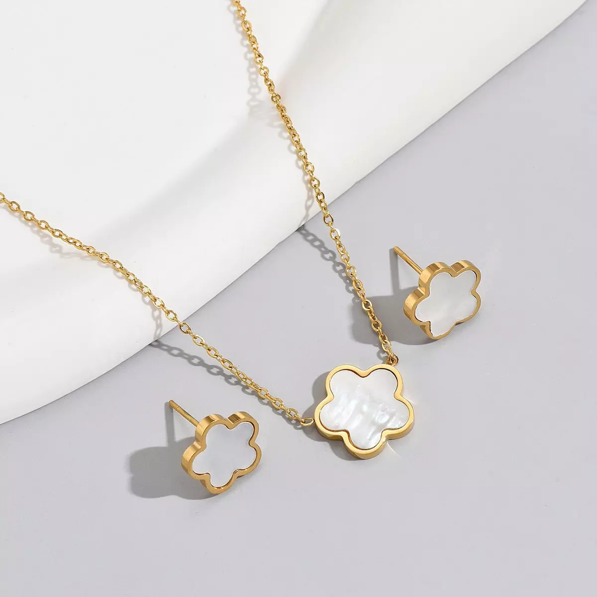 Five-leaf flower set black and white shell titanium steel necklace and earrings
